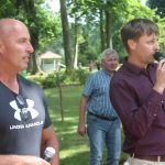 Na tvoření řezbářů v Petrovicích byli lidé zvědaví. Dřevěné sochy opět ozdobí obec