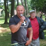 Na tvoření řezbářů v Petrovicích byli lidé zvědaví. Dřevěné sochy opět ozdobí obec