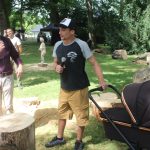 Na tvoření řezbářů v Petrovicích byli lidé zvědaví. Dřevěné sochy opět ozdobí obec