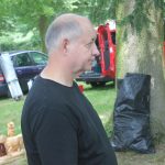 Na tvoření řezbářů v Petrovicích byli lidé zvědaví. Dřevěné sochy opět ozdobí obec