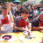 Vyrovnal vlastní rekord v pojídání borůvkových knedlíků. Za půl hodiny jich zvládl 27!