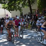Koloběžkový závod plný kostýmů i výkonů. Bechyňská Grand Prix přilákala stovky lidí