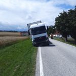 Nahnutý přepravník krav hrozící převrácením zaměstnal hasiče na Budějovicku