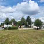 AKTUALIZOVÁNO: Požár střechy prodejny Jednoty ve Slapech hasiči odpoledne zlikvidovali