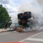 V Jindřichově Hradci hořel podvalník s balíky slámy. Škoda je vyčíslena na sto tisíc korun