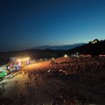 Hudební festival Hrady CZ začíná svou letošní tour na Točníku s Kabáty, Divokým Billem, Benem Cristovaem či Wanastowými Vjecmi a oznamuje kompletní program
