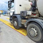 Policie provedla kontrolní vážení nákladních souprav. Vážit se začne ve všech okresech