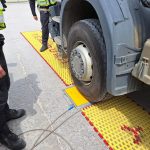 Policie provedla kontrolní vážení nákladních souprav. Vážit se začne ve všech okresech