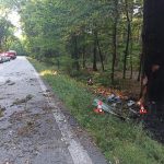 Tragická nehoda na Jindřichohradecku: Mladý řidič uhořel v autě po nárazu do stromu