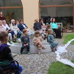 Rajský dvůr v Táboře rozezněl zpěvem Ženský amatérský sbor. Měl i taneční hosty