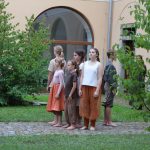 Rajský dvůr v Táboře rozezněl zpěvem Ženský amatérský sbor. Měl i taneční hosty