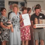 Titul je doma! Čestice převzaly Zlatou stuhu jako jihočeská vesnice roku