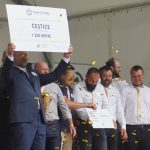 Titul je doma! Čestice převzaly Zlatou stuhu jako jihočeská vesnice roku
