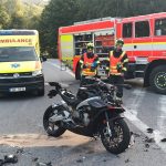 U Jenína naboural motorkář zezadu do nákladního auta