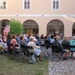 Vernisáž výstavy Hravěk spojila hudbu, hru i pravěk