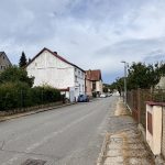 Policejní zásah kvůli špatnému parkování v táborských Čelkovicích. Místní se ptají: Kde máme parkovat?