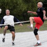 VIDEO: Los Nohejbalos dominovali na hřišti i v pivní štafetě
