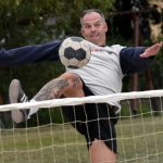 VIDEO: Los Nohejbalos dominovali na hřišti i v pivní štafetě
