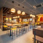 McDonald’s zamířil mezi dudáky. Novou restauraci otevřel ve Strakonicích