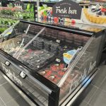 Ve Strakonicích otevřel nový hypermarket Albert s pestrou nabídkou specialit i běžného zboží. Zákazníci nakoupí s 10% slevou
