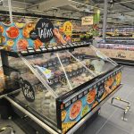 Ve Strakonicích otevřel nový hypermarket Albert s pestrou nabídkou specialit i běžného zboží. Zákazníci nakoupí s 10% slevou