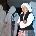 Vyprodané křenovické lesní divadlo hostilo Kovářovskou oponu. Bude v amfiteátru výjezdní zasedání senátu?