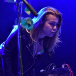 Noc plná světel a cesta do nebe posetá bílými růžemi. Fantom odehrál koncert Pocta Jindrovi