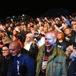 Noc plná světel a cesta do nebe posetá bílými růžemi. Fantom odehrál koncert Pocta Jindrovi