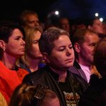 Noc plná světel a cesta do nebe posetá bílými růžemi. Fantom odehrál koncert Pocta Jindrovi