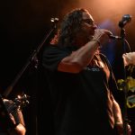 Noc plná světel a cesta do nebe posetá bílými růžemi. Fantom odehrál koncert Pocta Jindrovi