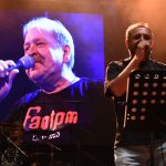 Noc plná světel a cesta do nebe posetá bílými růžemi. Fantom odehrál koncert Pocta Jindrovi