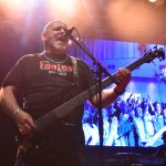 Noc plná světel a cesta do nebe posetá bílými růžemi. Fantom odehrál koncert Pocta Jindrovi