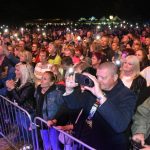 Noc plná světel a cesta do nebe posetá bílými růžemi. Fantom odehrál koncert Pocta Jindrovi