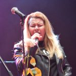 Noc plná světel a cesta do nebe posetá bílými růžemi. Fantom odehrál koncert Pocta Jindrovi
