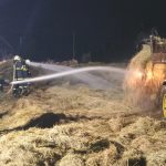 Z areálu bývalého JZD v Malenicích se valil černý dým. U požáru hasiči zasahovali celou noc