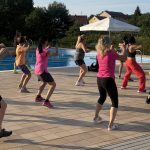 Na milevském koupališti se cvičila zumba v latinskoamerickém rytmu