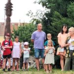 V Žumberku na slavnosti řemesel pomáhal razit dětem pražské groše jako zavedená mincovna. Ruku necítil