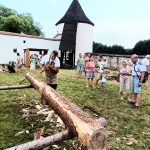 V Žumberku na slavnosti řemesel pomáhal razit dětem pražské groše jako zavedená mincovna. Ruku necítil