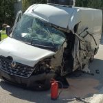 V Dražicích se střetla dodávka s nákladním autem. Provoz je řízen kyvadlově