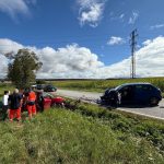 Při čelním střetu dvou aut na Budějovicku se zranili tři lidé. K nehodě vzlétl vrtulník