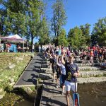 VIDEO: Ve Strakonicích brázdily Otavu dračí lodě. Místní Draci nasadili i dvě dětské posádky