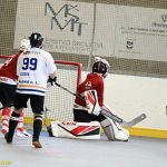 VIDEO: Plánští hokejbalisté zahájili novou sezonu porážkou. Od osmičlenného Olympu schytali bůra