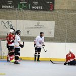 VIDEO: Plánští hokejbalisté zahájili novou sezonu porážkou. Od osmičlenného Olympu schytali bůra