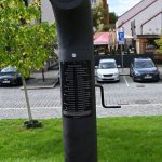 U Kamenného mostu mohou lidé poslouchat verše, lidovky i příběhy z Písku. Funguje tam poesiomat