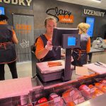 V Měšicích otevřel supermarket COOP TIP. Davy zákazníků už čekaly