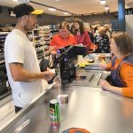 V Měšicích otevřel supermarket COOP TIP. Davy zákazníků už čekaly