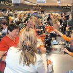 V Měšicích otevřel supermarket COOP TIP. Davy zákazníků už čekaly