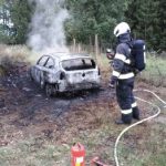 Na parkovišti ve Vodňanech shořel karavan, na Jindřichohradecku auto. Popálený muž skončil v nemocnici