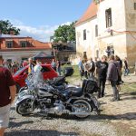 Veteránům to na zámku slušelo. Bzí na jeden den ožilo historickými vozidly