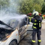V areálu u Milevska skončilo auto v plamenech